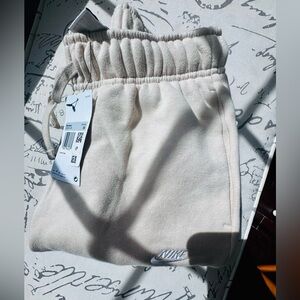 NWT Nike WOMEN’S sportswear CLUB FLEECE Sweatpants / joggers. “Sand drift” XS